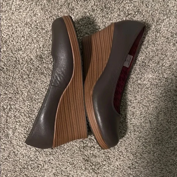 Crocs brown ballet wedge 8.5 - Picture 2 of 7
